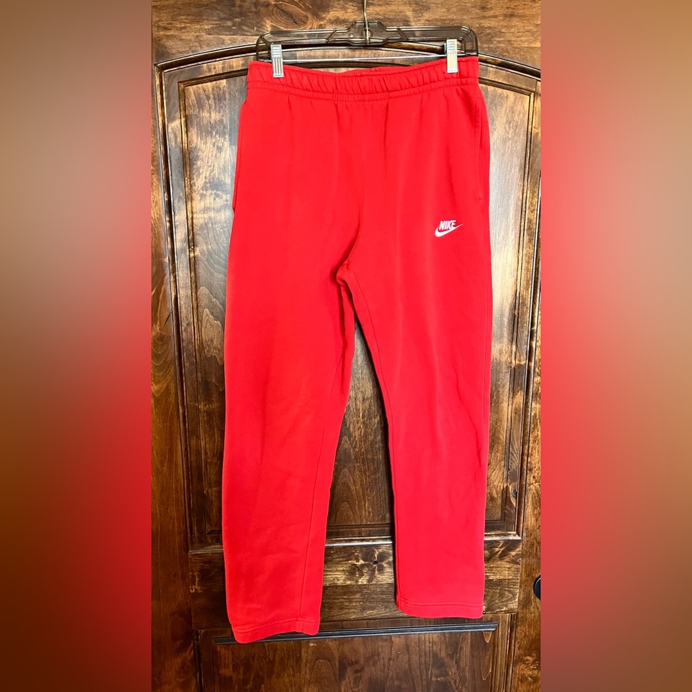Nike men’s sweat pants in red! Size medium!  Used great condition!